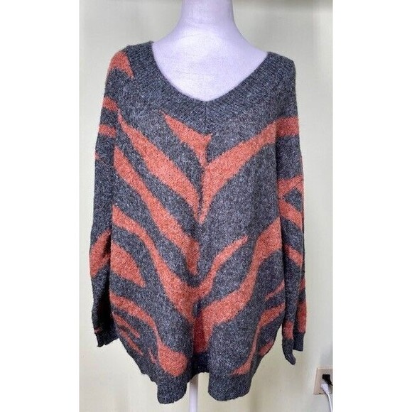 Joseph A Womens Size M Red & Gray Animal Print Long Sleeve Pullover Knit Sweater - Picture 1 of 9